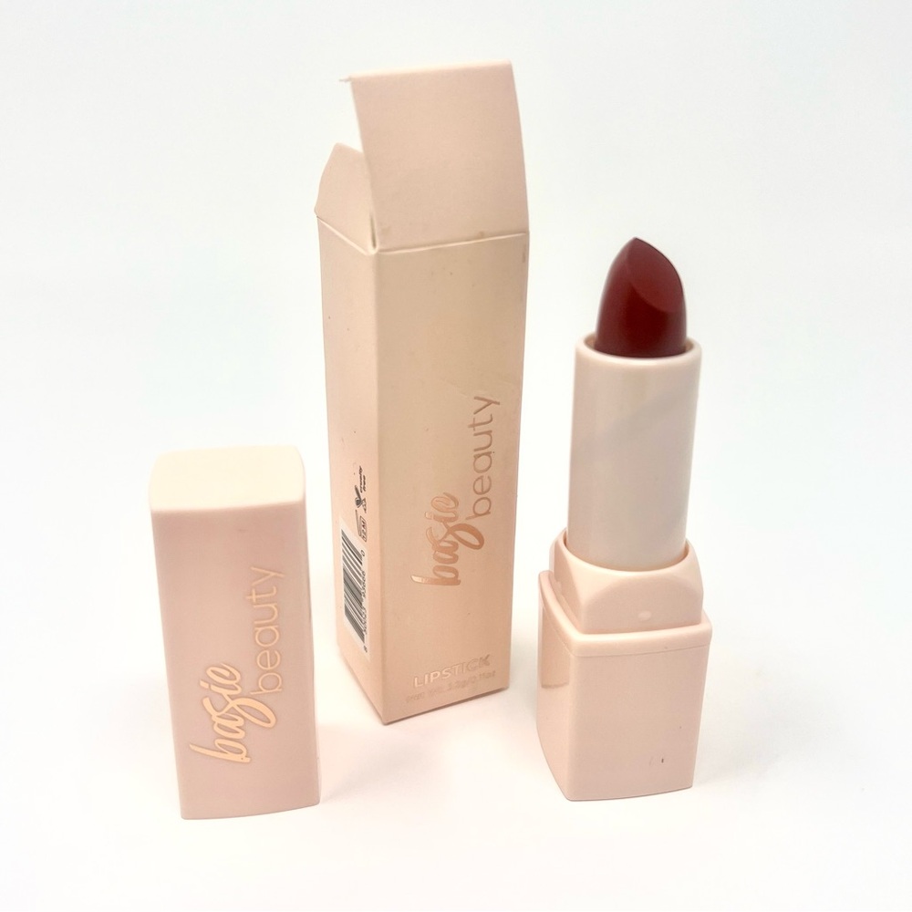 ✨ NEW Basic Beauty FALL4U Lipstick - Rich Shade, Matte Finish✨